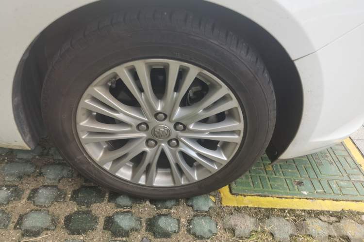 Used Buick GT 2017 15N Automatic Elite Version Right Front Wheel Hub
