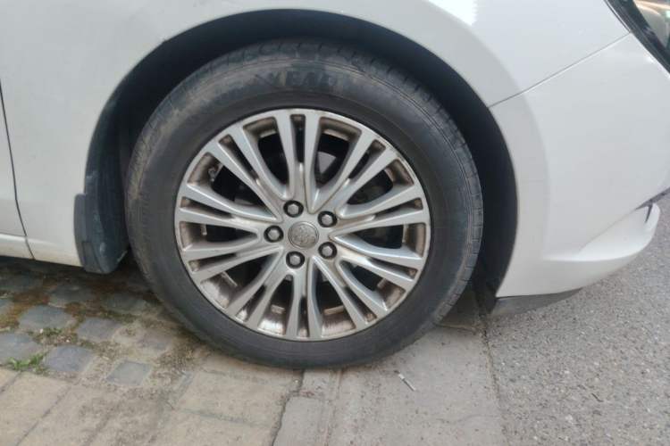 Used Buick GT 2017 15N Automatic Elite Version Right Front Wheel Hub