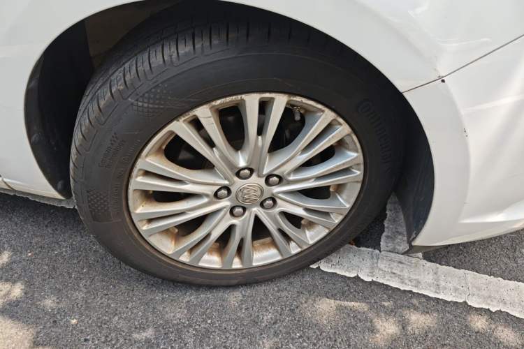 Used Buick GT 2017 15N Automatic Elite Version Right Front Wheel Hub