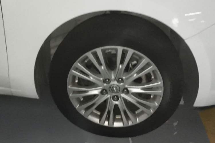Used Buick GT 2017 15N Automatic Deluxe Edition Right Front Wheel Hub