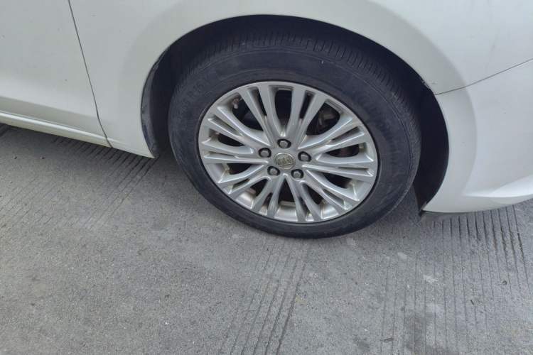Used Buick GT 2017 15N Manual Elite Version Right Front Wheel Hub