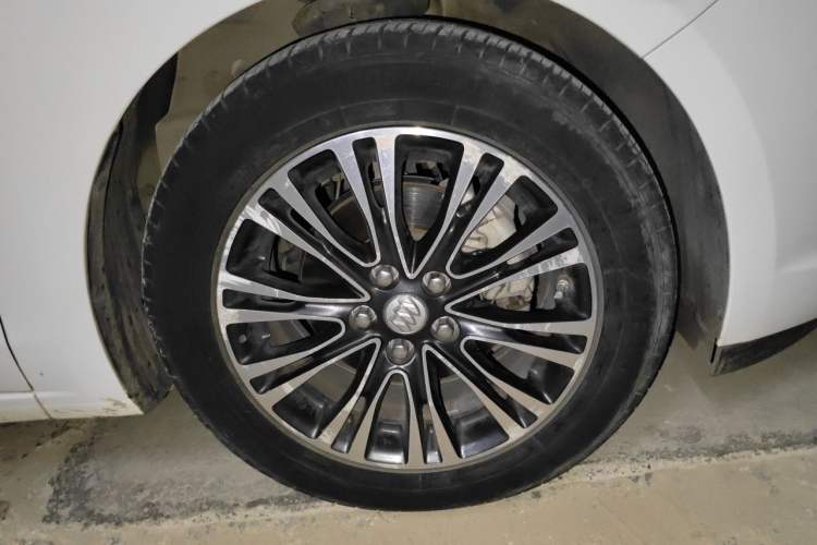 Used Buick GT 2017 15N Automatic Deluxe Edition Right Front Wheel Hub