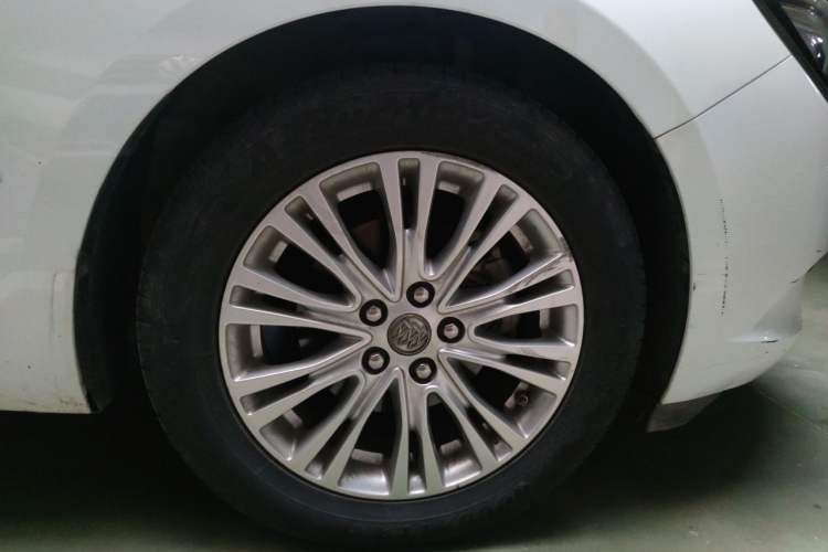 Used Buick GT 2017 15N Manual Elite Version Right Front Wheel Hub