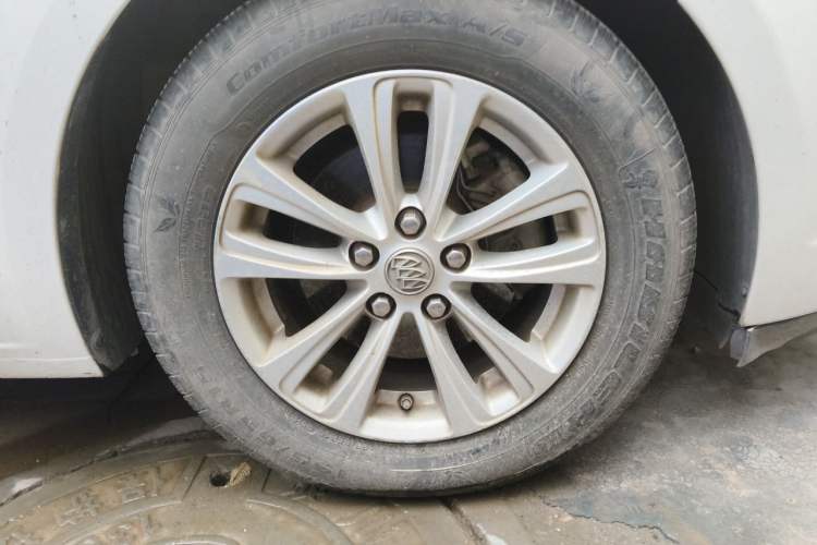 Used Buick GT 2017 15N Manual Entry-Level Trim Right Front Wheel Hub