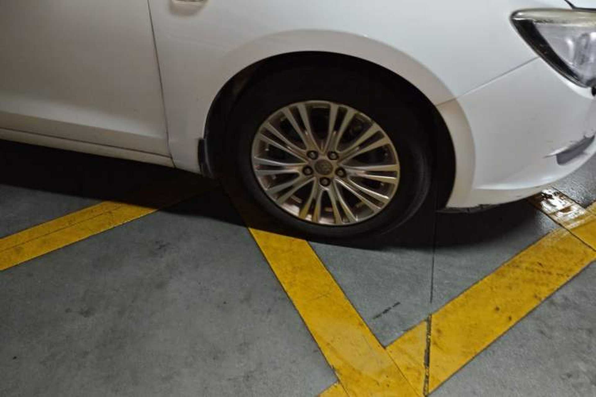 Used Buick GT 2017 15N Automatic Elite Version Right Front Wheel Hub