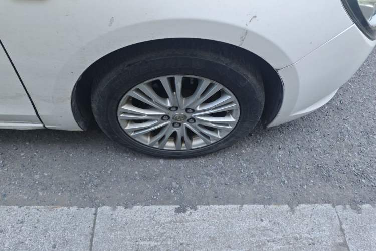 Used Buick GT 2017 15N Automatic Elite Version Right Front Wheel Hub