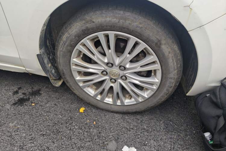 Used Buick GT 2017 15N Automatic Elite Version Right Front Wheel Hub