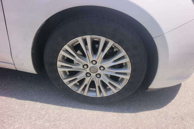 Used Buick GT 2017 15N Automatic Elite Version Right Front Wheel Hub