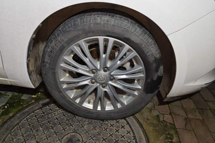 Used Buick GT 2017 15N Manual Elite Version Right Front Wheel Hub