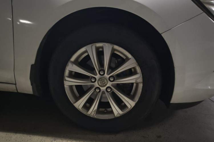 Used Buick GT 2017 15N Automatic Entry-Level Trim Right Front Wheel Hub