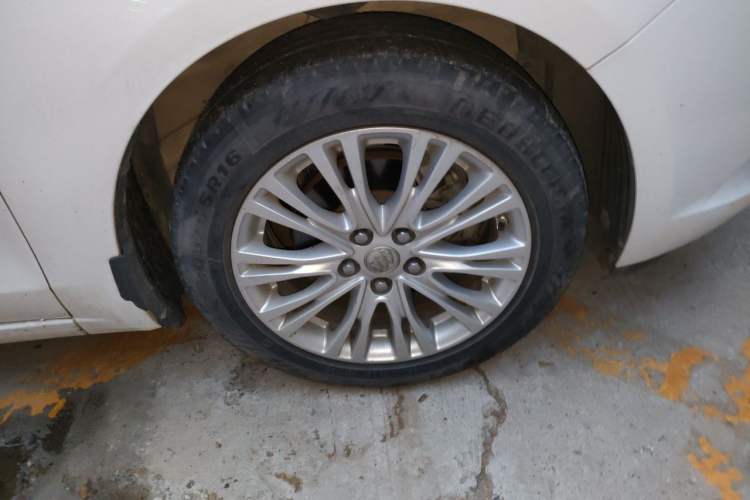 Used Buick GT 2017 15N Manual Elite Version Right Front Wheel Hub