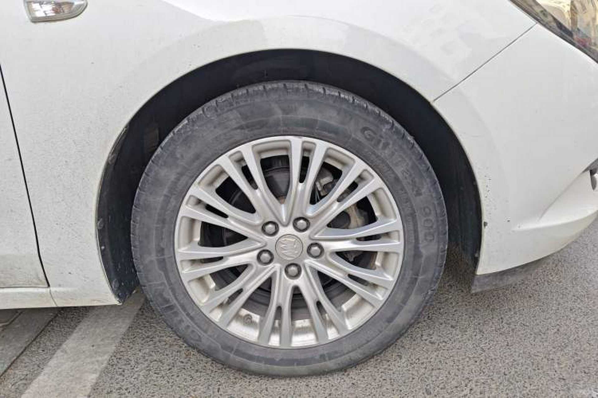 Used Buick GT 2017 15N Manual Elite Version Right Front Wheel Hub