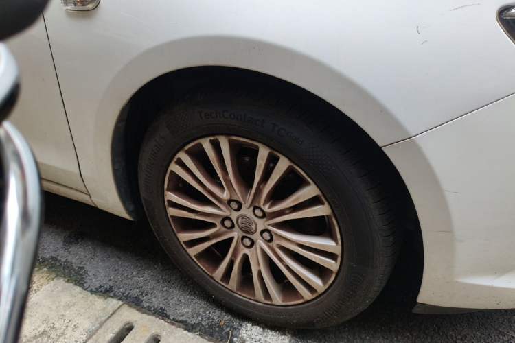 Used Buick GT 2017 15N Automatic Elite Version Right Front Wheel Hub
