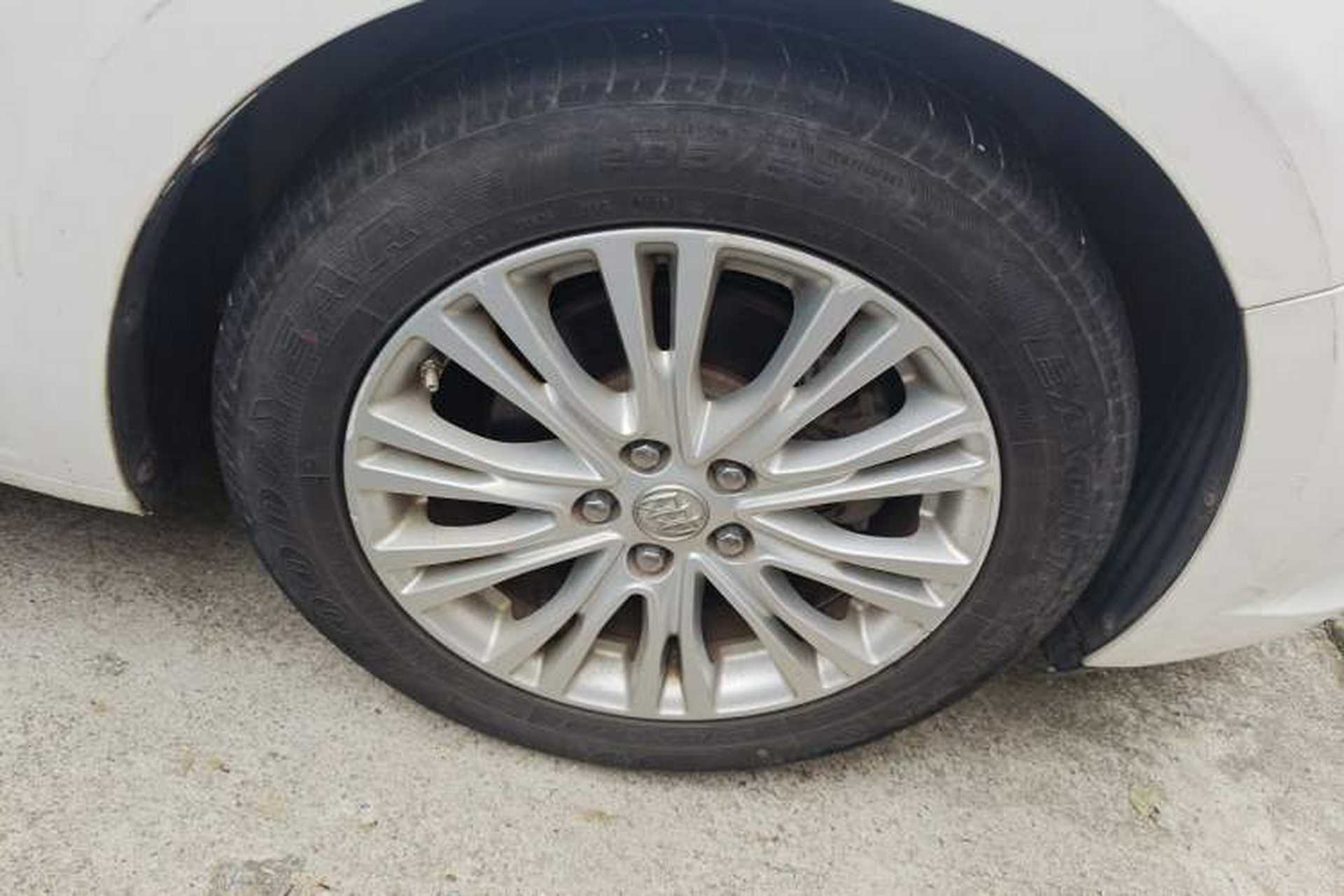 Used Buick GT 2017 15N Automatic Elite Version Right Front Wheel Hub