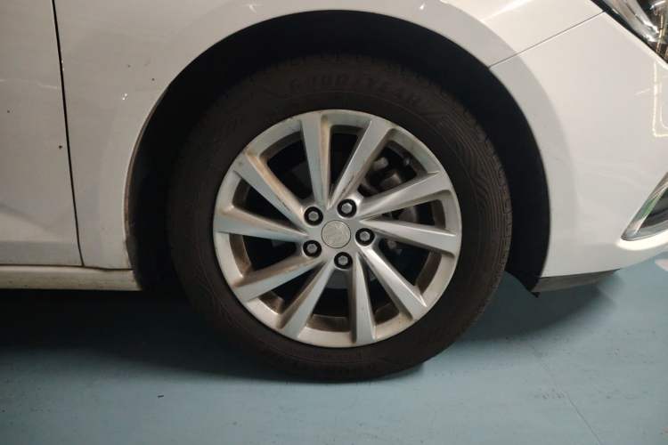 Used Buick GT 2017 15N Automatic Elite Version Right Front Wheel Hub