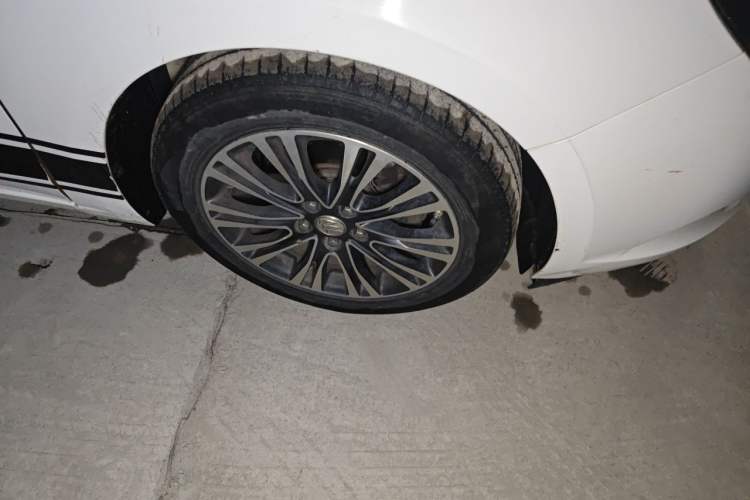 Used Buick GT 2017 15N Automatic Deluxe Edition Right Front Wheel Hub