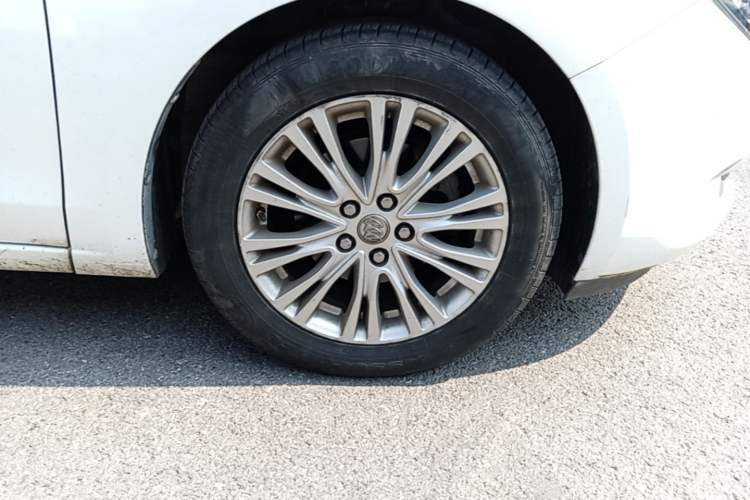 Used Buick GT 2017 15N Automatic Elite Version Right Front Wheel Hub