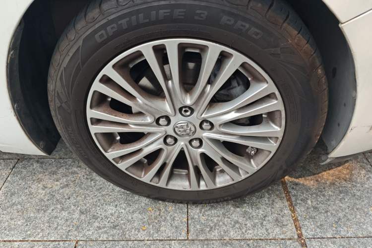 Used Buick GT 2017 15N Automatic Elite Version Right Front Wheel Hub
