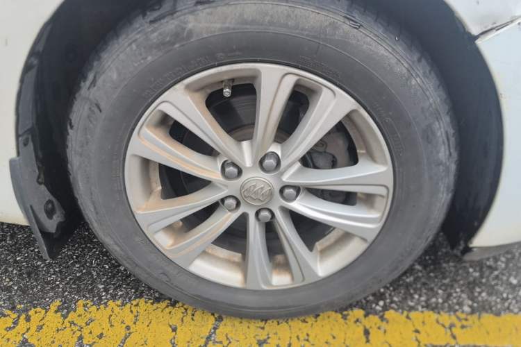 Used Buick GT 2017 15N Manual Entry-Level Trim Right Front Wheel Hub