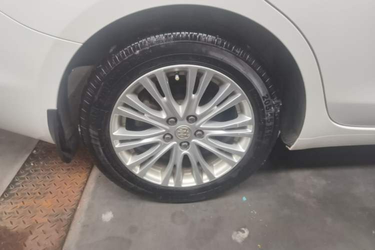Used Buick GT 2017 15N Automatic Elite Version Right Rear Wheel Hub