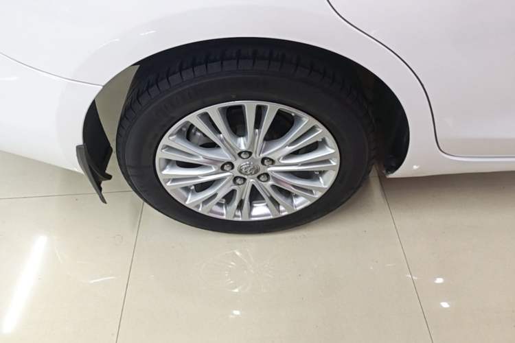 Used Buick GT 2017 15N Automatic Elite Version Right Rear Wheel Hub