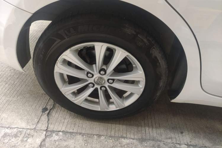 Used Buick GT 2017 15N Automatic Entry-Level Trim Right Rear Wheel Hub