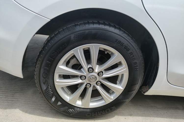 Used Buick GT 2017 15N Manual Entry-Level Trim Right Rear Wheel Hub