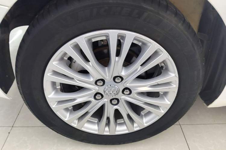 Used Buick GT 2017 15N Automatic Elite Version Right Rear Wheel Hub