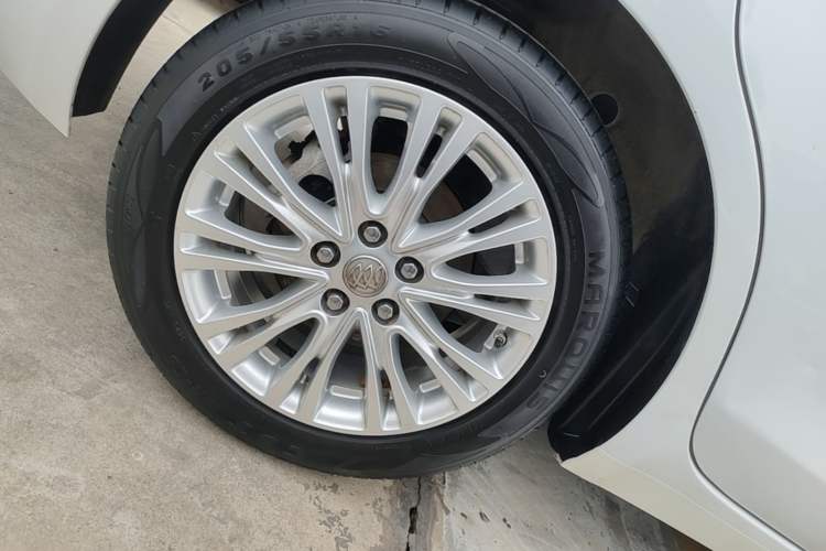 Used Buick GT 2017 15N Automatic Elite Version Right Rear Wheel Hub