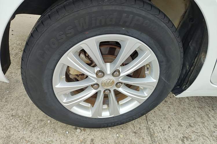 Used Buick GT 2017 15N Automatic Entry-Level Trim Right Rear Wheel Hub