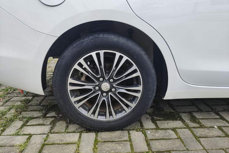 Used Buick GT 2017 15N Automatic Deluxe Edition Right Rear Wheel Hub