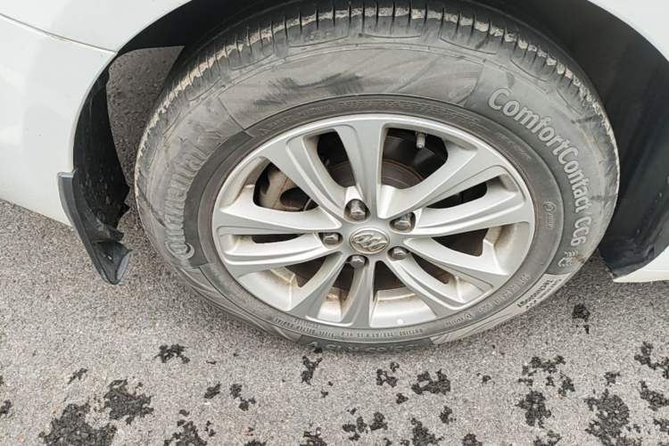 Used Buick GT 2017 15N Automatic Entry-Level Trim Right Rear Wheel Hub