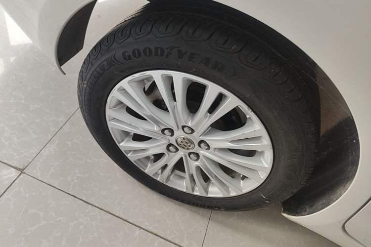 Used Buick GT 2017 15N Manual Elite Version Right Rear Wheel Hub