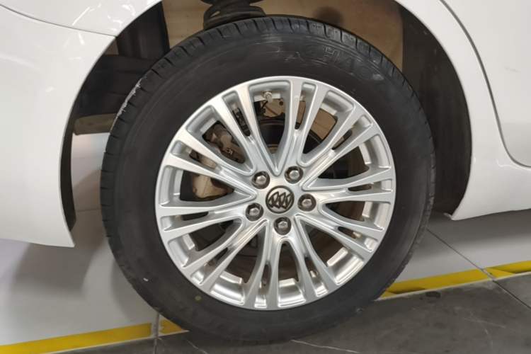 Used Buick GT 2017 15N Automatic Elite Version Right Rear Wheel Hub