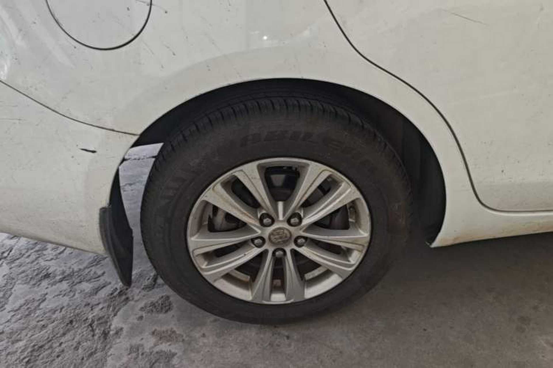 Used Buick GT 2017 15N Automatic Entry-Level Trim Right Rear Wheel Hub