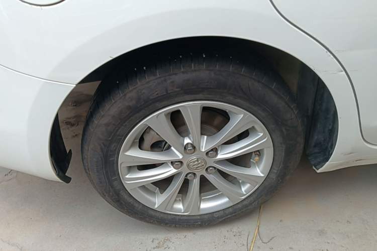 Used Buick GT 2017 15N Manual Entry-Level Trim Right Rear Wheel Hub