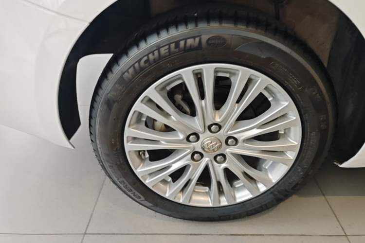 Used Buick GT 2017 15N Automatic Elite Version Right Rear Wheel Hub