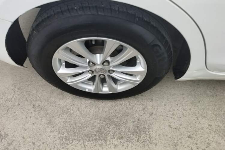 Used Buick GT 2017 15N Manual Entry-Level Trim Right Rear Wheel Hub