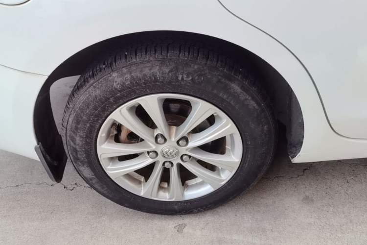 Used Buick GT 2017 15N Automatic Entry-Level Trim Right Rear Wheel Hub