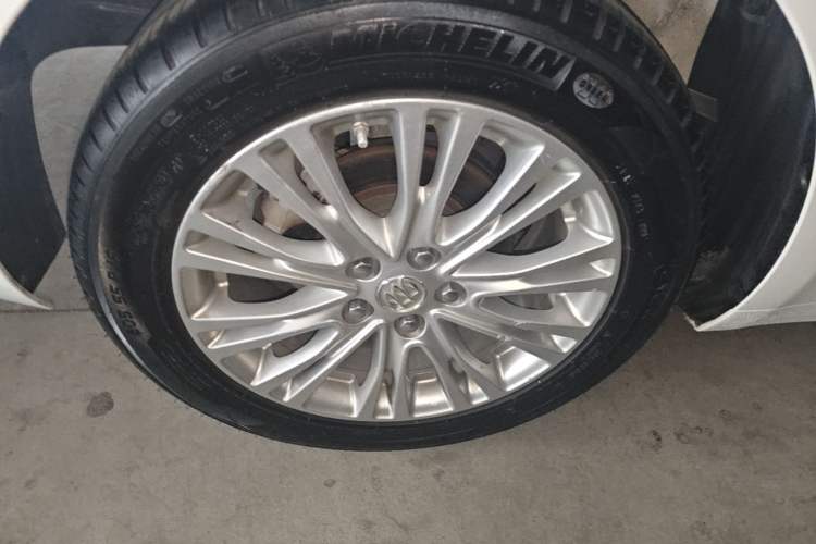 Used Buick GT 2017 15N Automatic Elite Version Right Rear Wheel Hub