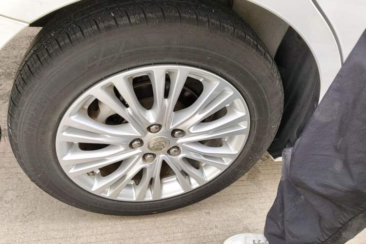 Used Buick GT 2017 15N Automatic Elite Version Right Rear Wheel Hub