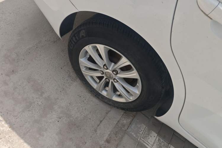 Used Buick GT 2017 15N Automatic Entry-Level Trim Right Rear Wheel Hub