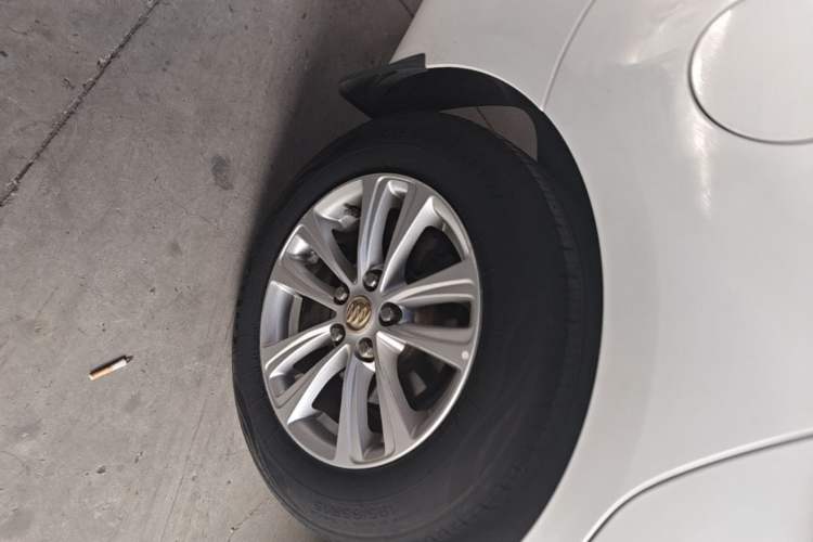 Used Buick GT 2017 15N Automatic Entry-Level Trim Right Rear Wheel Hub