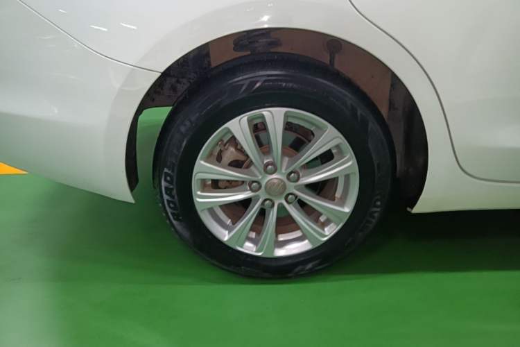 Used Buick GT 2017 15N Automatic Entry-Level Trim Right Rear Wheel Hub