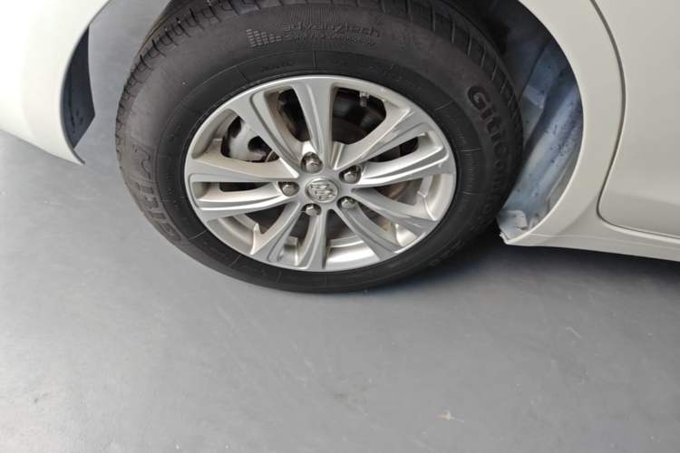 Used Buick GT 2017 15N Automatic Entry-Level Trim Right Rear Wheel Hub