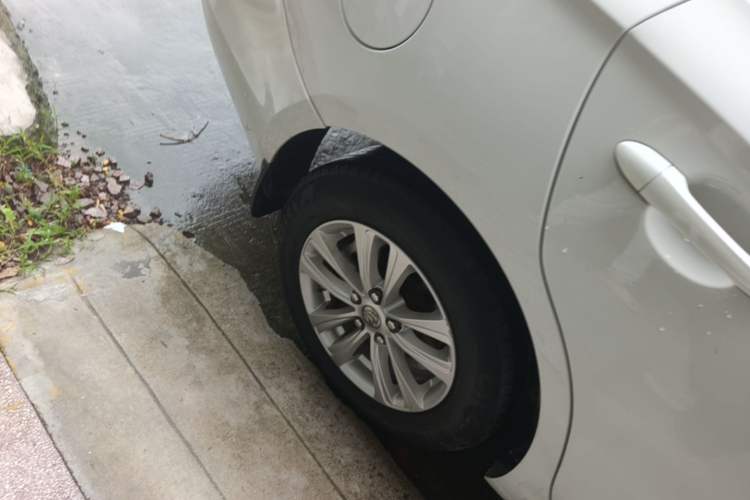 Used Buick GT 2017 15N Automatic Entry-Level Trim Right Rear Wheel Hub
