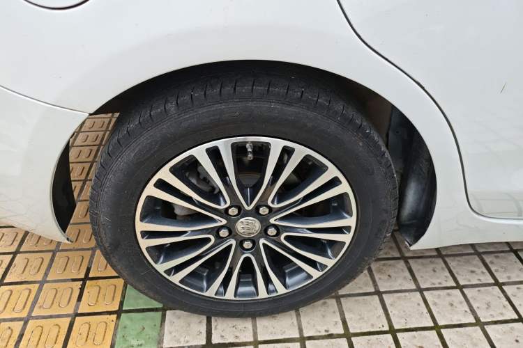 Used Buick GT 2017 15N Automatic Deluxe Edition Right Rear Wheel Hub