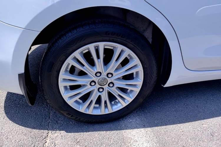 Used Buick GT 2017 15N Automatic Elite Version Right Rear Wheel Hub