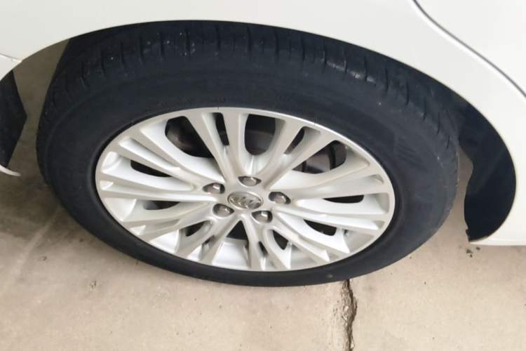 Used Buick GT 2017 15N Automatic Elite Version Right Rear Wheel Hub
