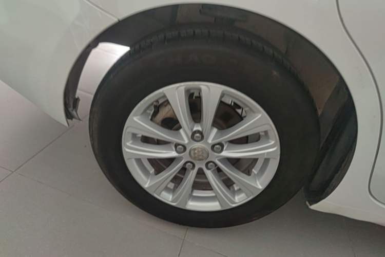 Used Buick GT 2017 15N Manual Entry-Level Trim Right Rear Wheel Hub